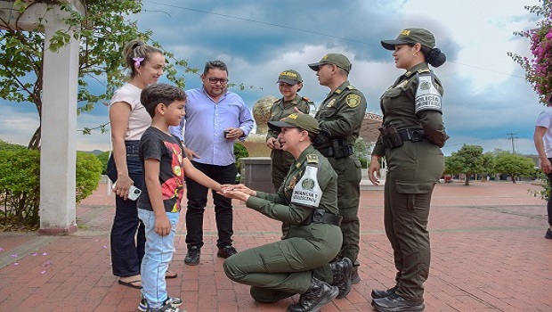 Estamos aquí para servirte con integridad, respeto y compromiso. 