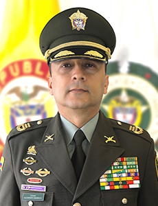 Coronel Alexander Obando Sánchez uiformado