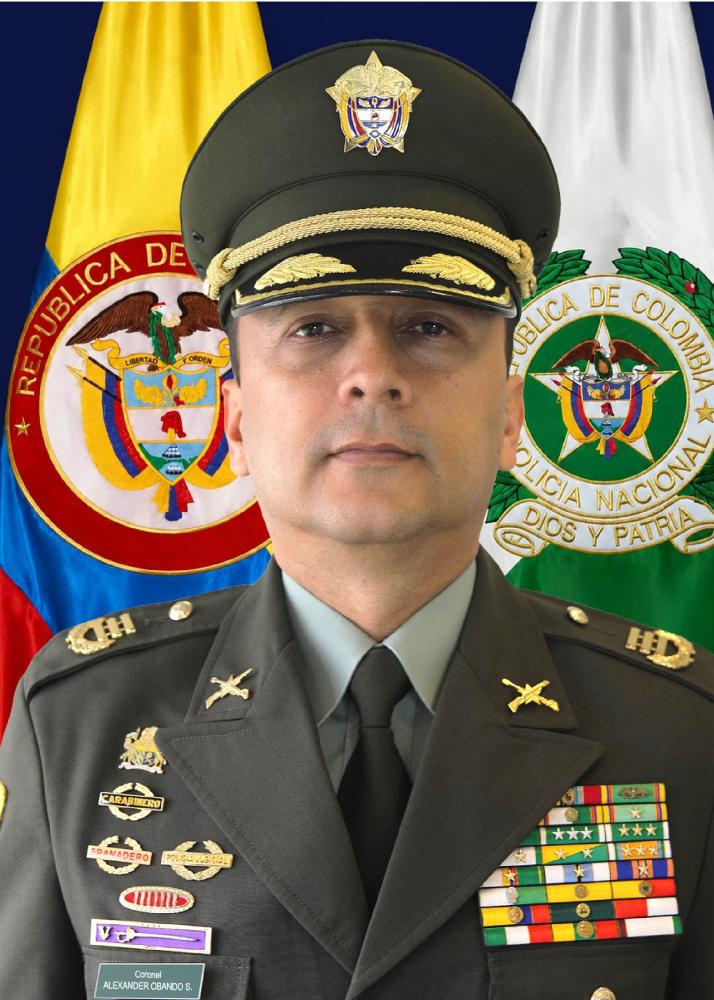 Coronel Alexander Obando Sánchez uiformado
