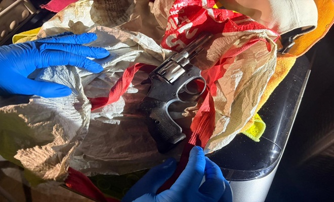 Arma de fuego encontrada en una diligencia de registro y allanamiento 