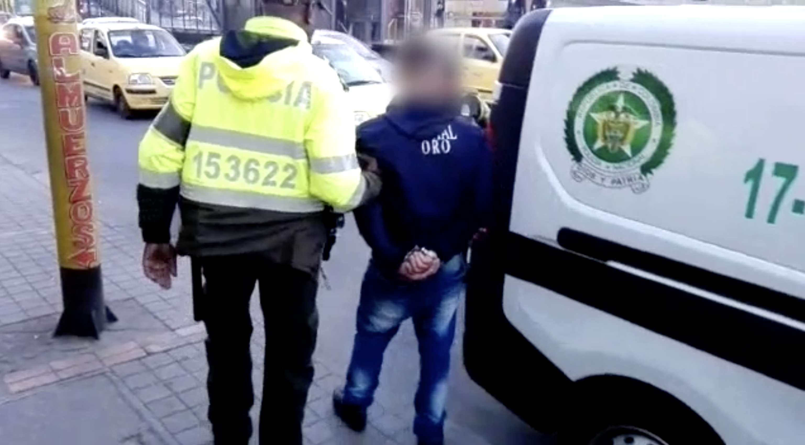 Policía-de-transmilenio-frustró-hurto-en-una-dulcería. 17-02-2017