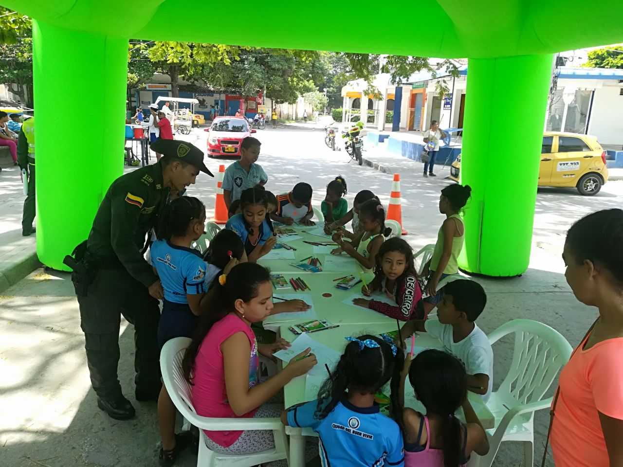 Bus interactivo ecológico de la Policía nacional llegó a Santa Marta