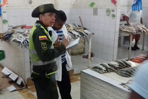 La Policía Ambiental crea conciencia en el buen uso y manipulación de alimentos