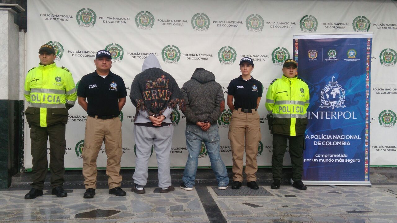 Uno_de-los-capturados-es-un-joven-con-circular-azul 30-10-2017-captura-cinco-personas-solicitadas-por-interpol