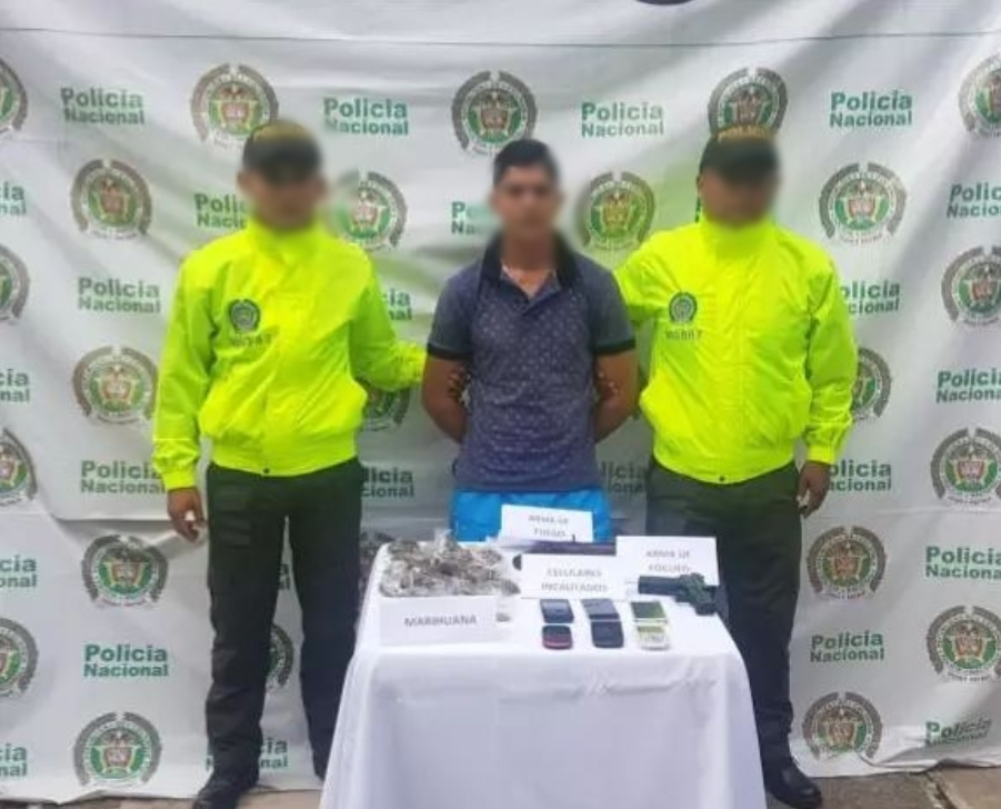 Capturado-con-estupefacientes-celulares-arma-de-fogueo