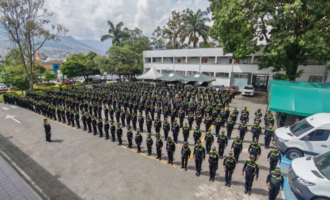 Bloque de Policías formando en comando de departamento