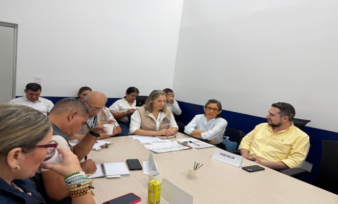 diez personas de la Comisión Municipal, participan en una Reunión sobre las elecciones para este 31 de mayo