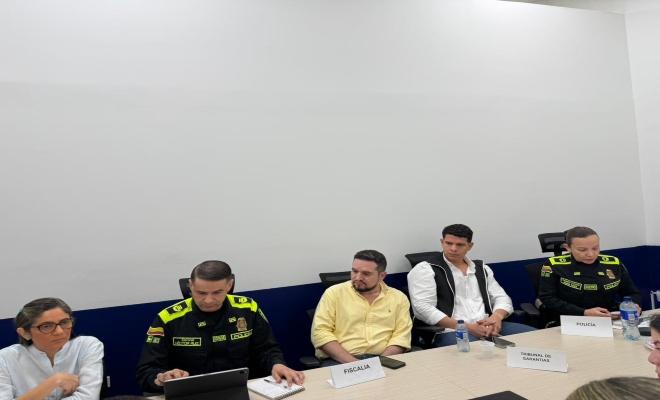 cinco perosnas en reunion sobre acciones que fortalezcan la seguridad en la ciudad de monter&iacute;a e intensificando acciones