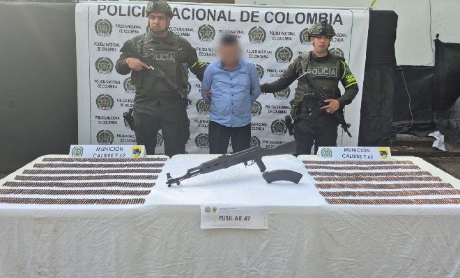 Capturado con elemento material probatorio, fusil Ak-47 y mas de mil cartuchos 