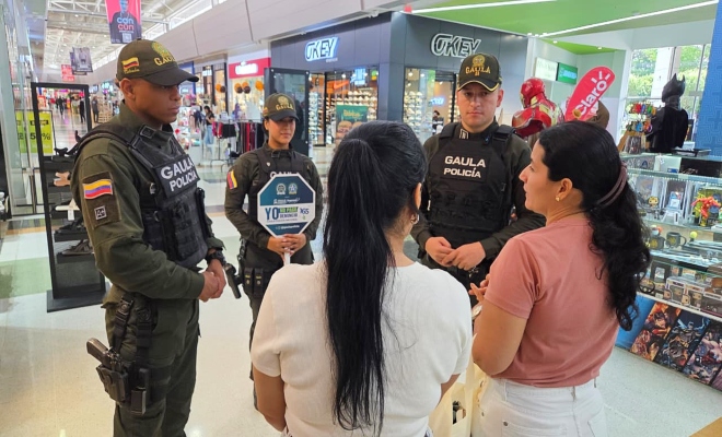 Policía fortalece la prevención y la seguridad en el Centro Comercial. Con pedagogía, cercanía y trabajo articulado, la Policía Metropolitana de Montería continúa fortaleciendo la confianza ciudadana.
