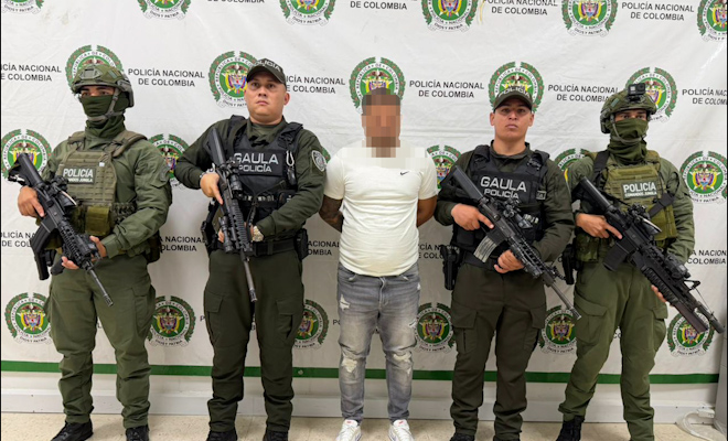 Dos policías y un capturado