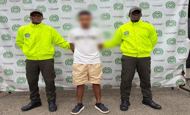 Persona capturada por la Policía Nacional mediante orden judicial por los presuntos delitos de homicidio agravado, tentativa de homicidio y porte ilegal de armas, en procedimiento realizado por la SIJIN en Quibdó.