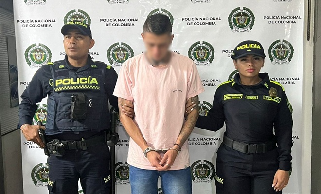 Dos uniformados y un capturado 