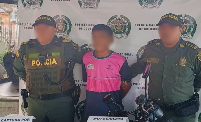 Gracias a la atención inmediata de las unidades en patrullaje, la Policía Metropolitana logró la captura de un presunto delincuente y la recuperación de una motocicleta recién hurtada en el barrio Costa de Oro.