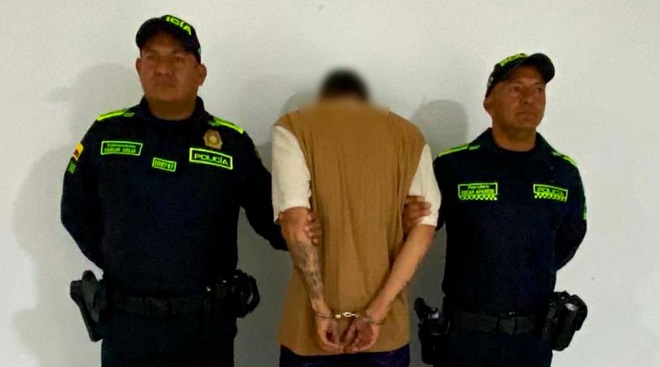 Dos Policías y Capturado por tráfico de estupefacientes