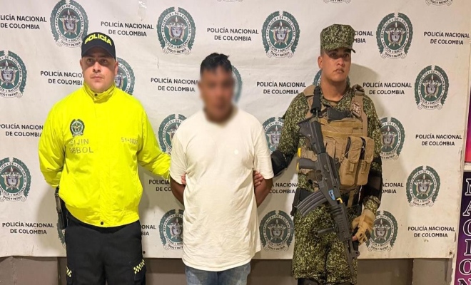 Capturado y dos funcionarios de la fuerza publica 