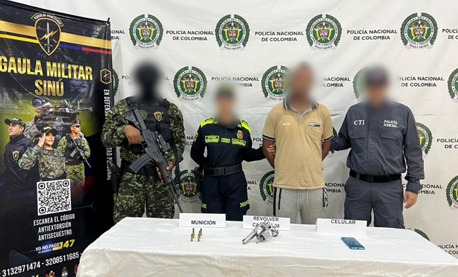 Un policía, un soldado, funcionario del CTI y un capturado 