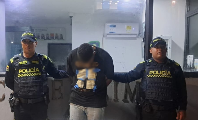 Dos policías, un capturado por el delito de hurto