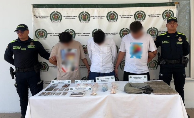 Dos polic&iacute;as, tres capturados por el delito de trafico de estupefacientes y elementos incautados