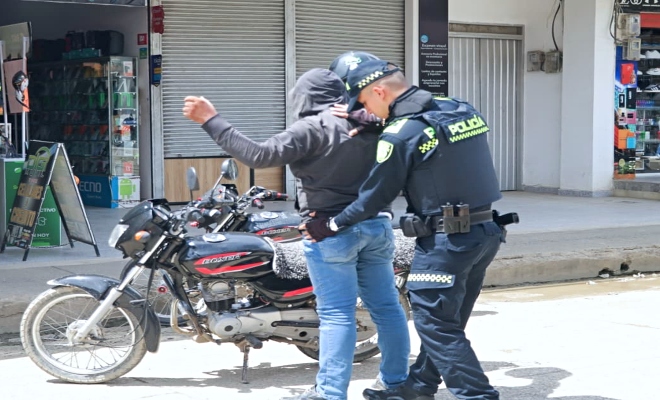 “Montería Vive Segura”, la fuerza del compromiso policial llega a Cantaclaro. Más de 300 uniformados se despliegan para fortalecer la seguridad y devolver la tranquilidad a sus habitantes.