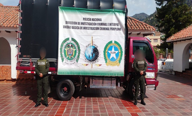 Dos policías y un camión recuperado en Pamplona 