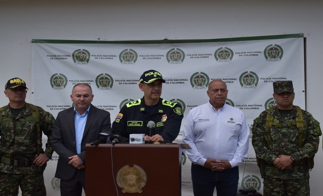 Coronel Oscar Mojica, Ejercito y autoridades municipales.
