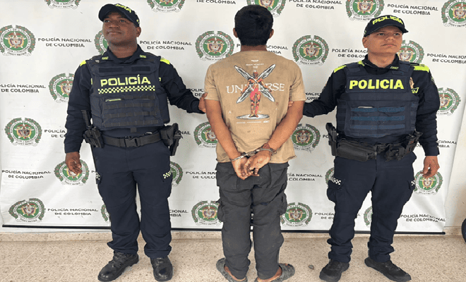 Dos policías y un capturado