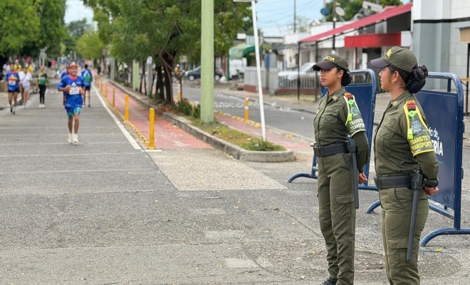dos auxiliares de policia en cicloruta