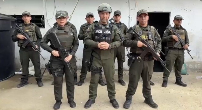 Director General grabando video en la estación de Policía de Norosí, Sur de Bolivar