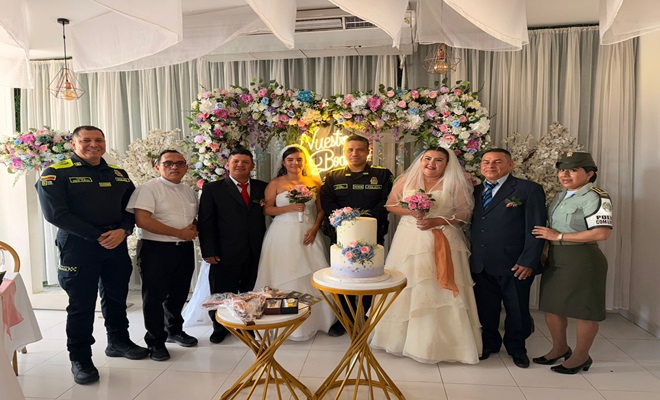 Dos parejas de recién casados cumplieron su sueño gracias a la ayuda de la policía.