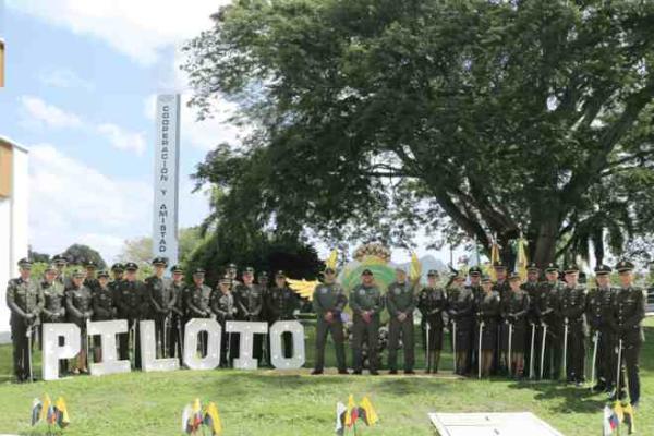 La Escuela de Aviación Policial, recibe 27 señores oficiales que inician su proceso de formación como Pilotos.