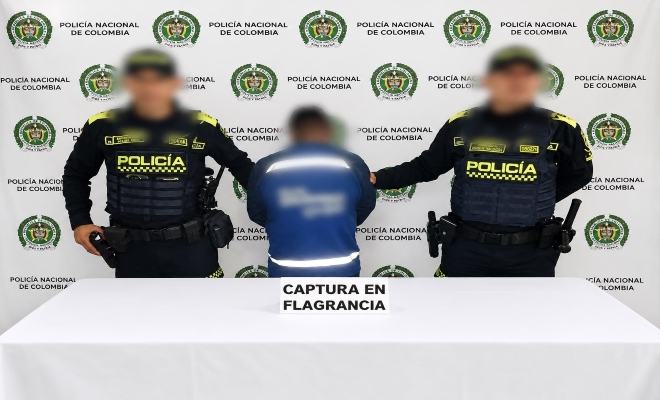 dos uniformados de la policía nacional y una persona capturada por el delito de violencia contra servidor público 