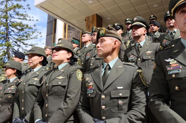 Formación de presentación al mando institucional ante de su viaje al exterior