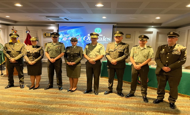 ocho señores oficiales en ceremonia de ascenso en hotel GHL en la ciudad de montería 