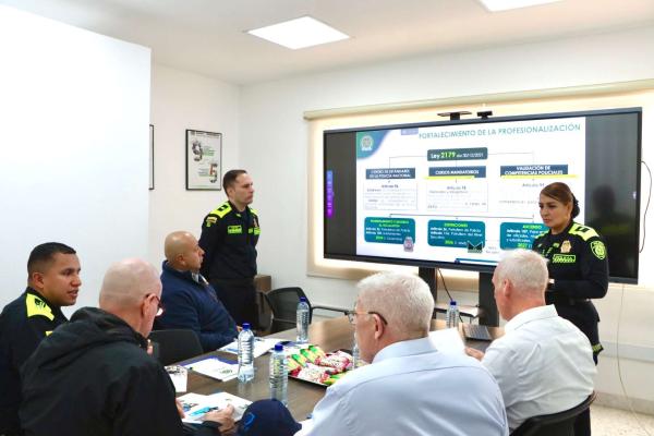 fotografía de la socialización con personal de la delegación 