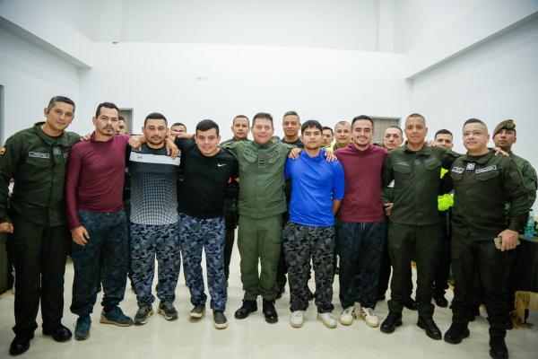 Nuestros policías vuelven a casa