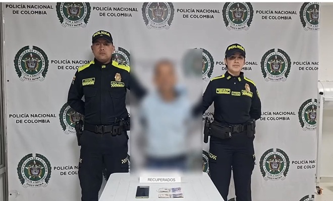 Dos funcionarios policiales y un capturado 