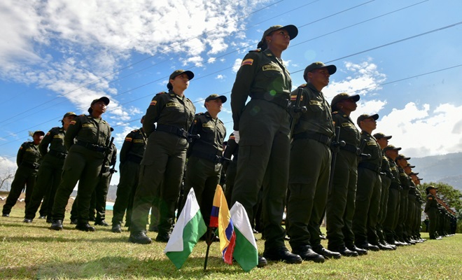 Juramento de bandera de 227 Auxiliares de Policia