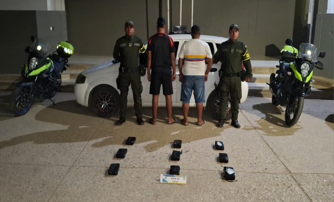 Dos Policías y Dos capturados y elementos incautados