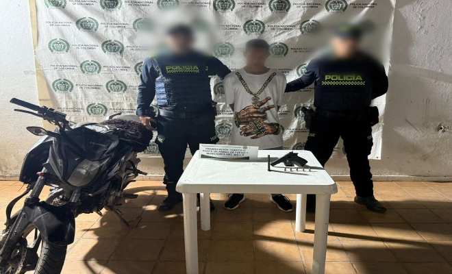 Mediante un registro y control, lograron incautar la moto en la que se movilizaba