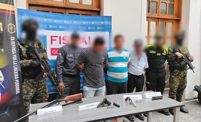 Funcionarios de la policía, ejercito, CTI, personas capturadas y armas incautadas