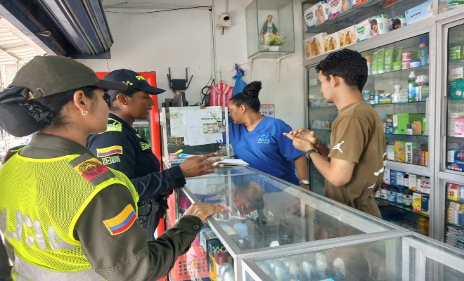 Dos uniformadas realizaron controles a estableciminetos abiertos al público 