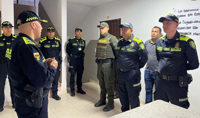 Personal de apoyo de estaciones para puente festivo