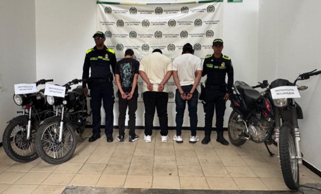 Tres personas capturadas por la policia