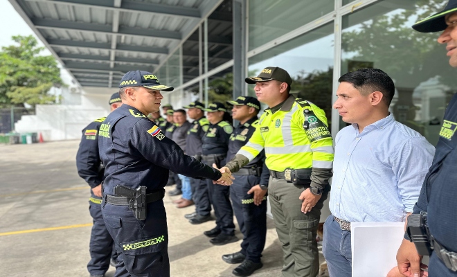 Recibimiento protocolario al señor general por parte del personal policial