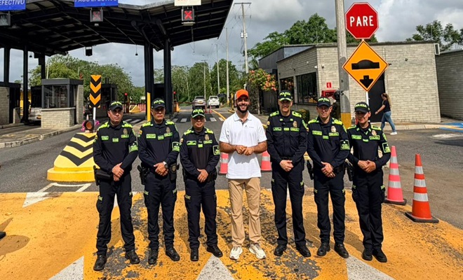 Seis funcionarios policiales y el señor gobernador