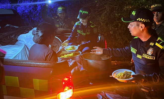 Policías con acciones de acompañamiento y acercamiento a la comunidad