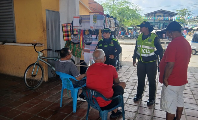 policia con la ciudadania