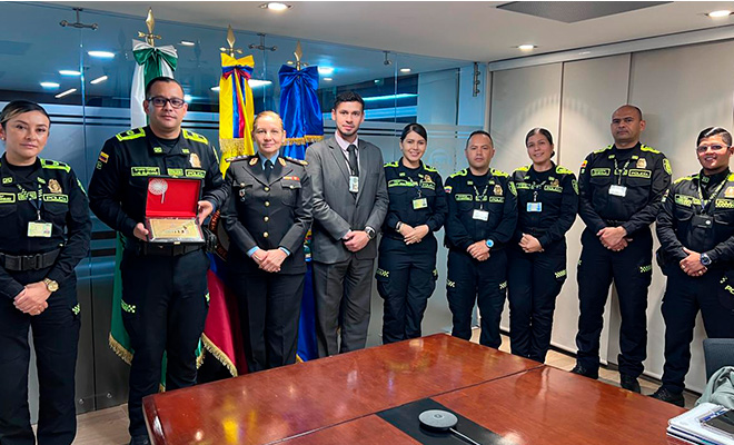 Polic&iacute;as de Paraguay y de Colombia reunidos
