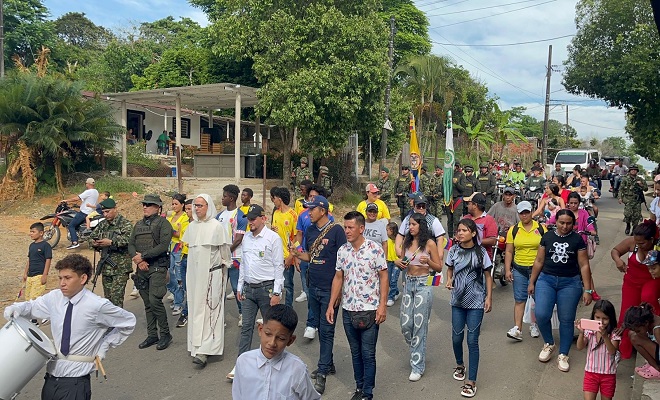 Por Primera Vez Desfila la Policía Nacional en los corregimientos de Campo Dos - Tibu